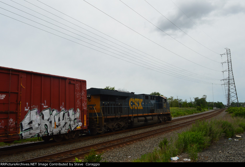   CSX  870  Long hood to Cab Shot